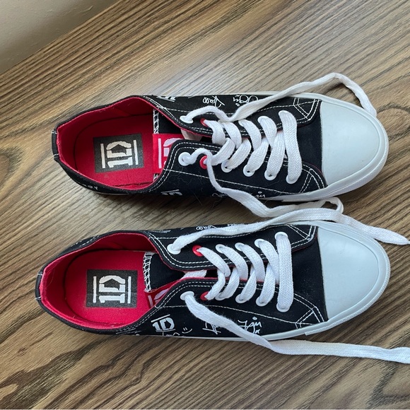 One Direction 1D low Cut Shoes With Signatures Size 9 - Picture 2 of 6